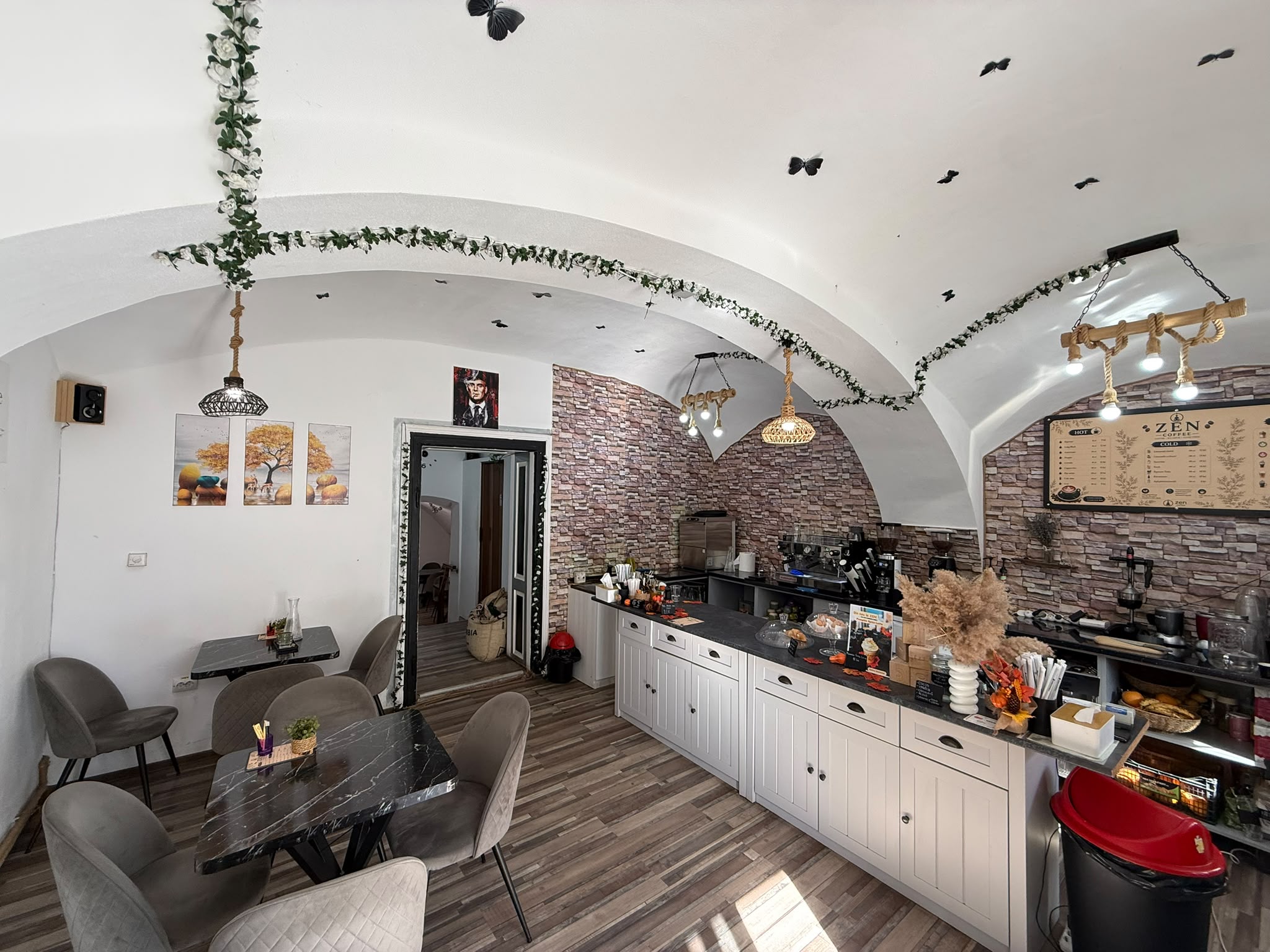 Interior cafenea Zen Coffee Sebeș